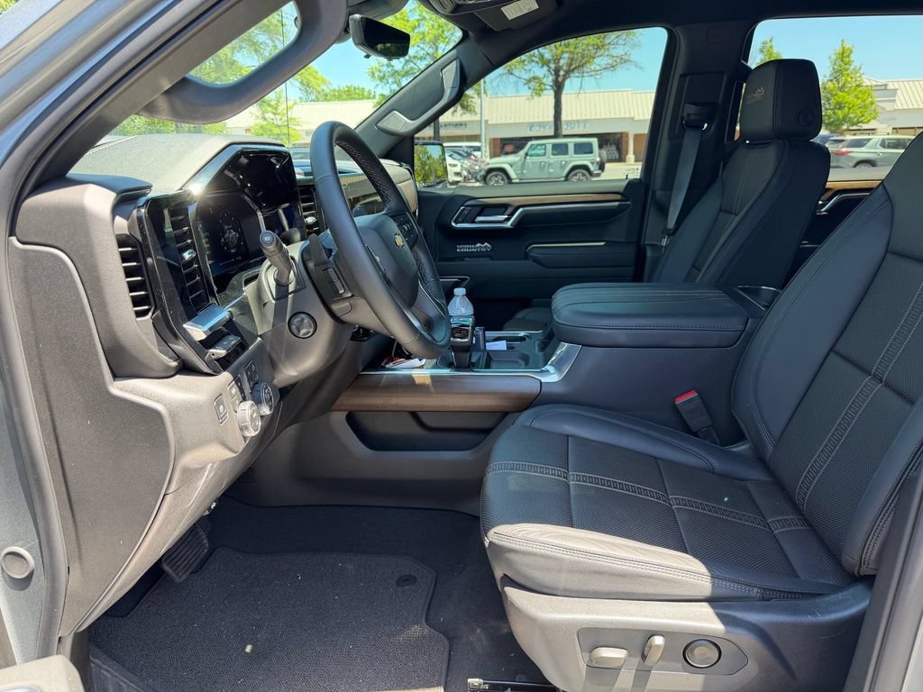 Used 2026 Chevrolet Silverado 1500 High Country w/ Technology Package AWD/4WD image 6