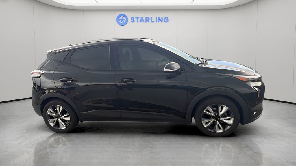 Used 2023 Chevrolet Bolt EUV LT w/ Convenience Package FWD image 4