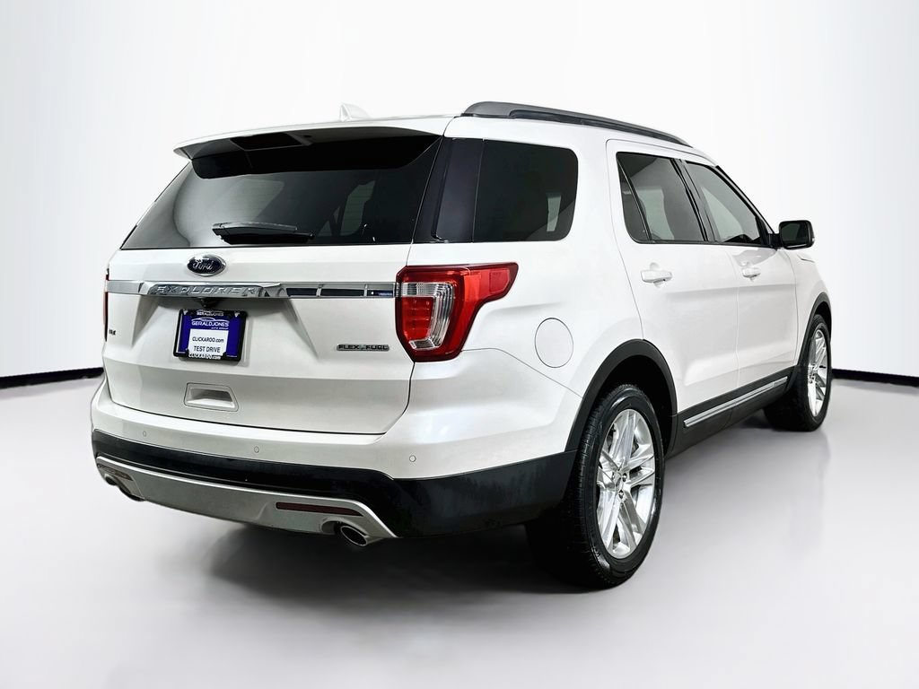 Used 2016 Ford Explorer XLT w/ Equipment Group 202A FWD image 7