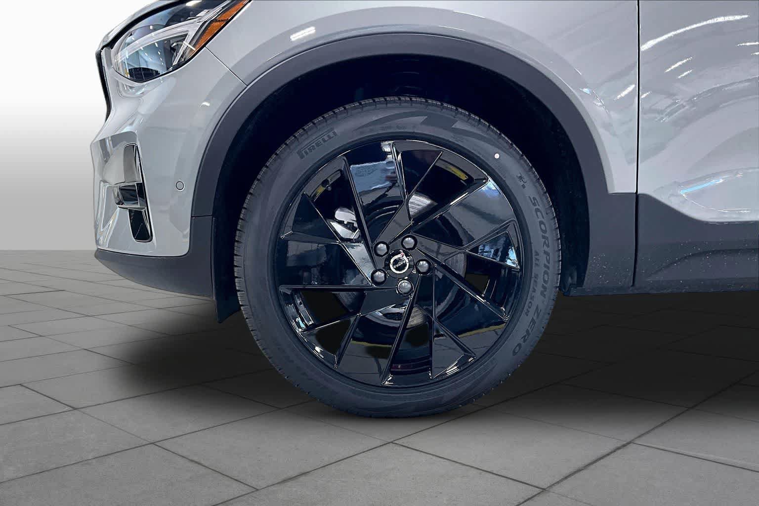 New 2026 Volvo XC40 B5 Ultra w/ Protection Package Premier AWD/4WD image 16