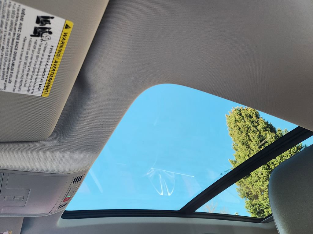 Certified 2024 Volkswagen Taos SE image 10