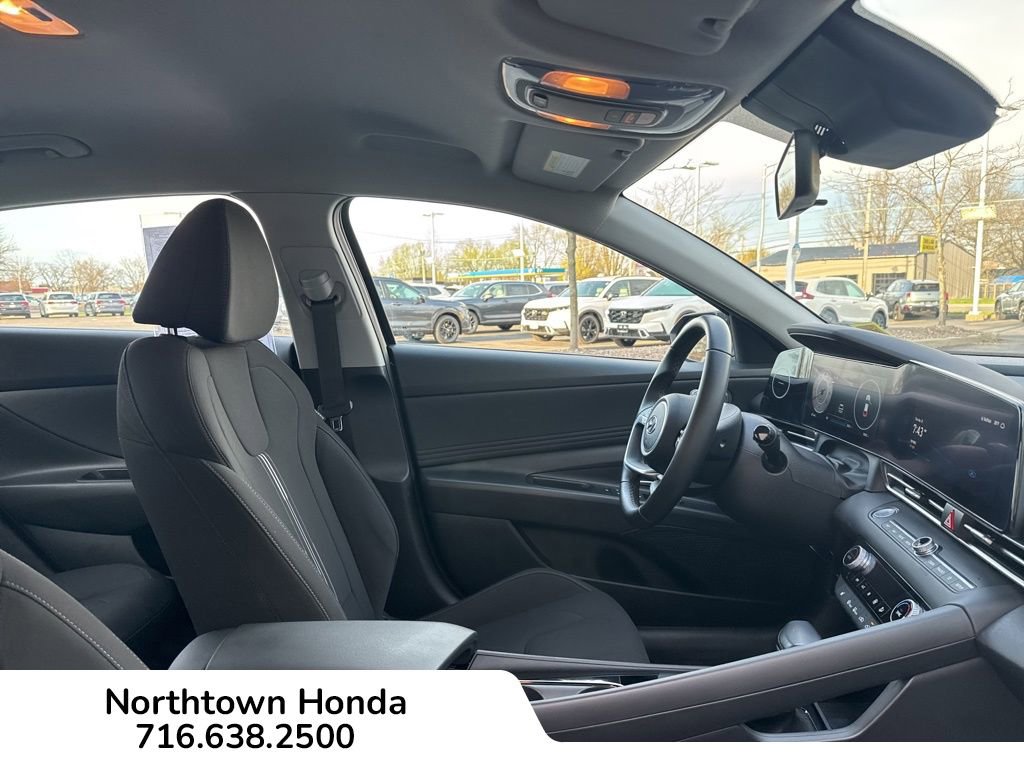 Used 2023 Hyundai Elantra SEL w/ Convenience Package FWD image 17