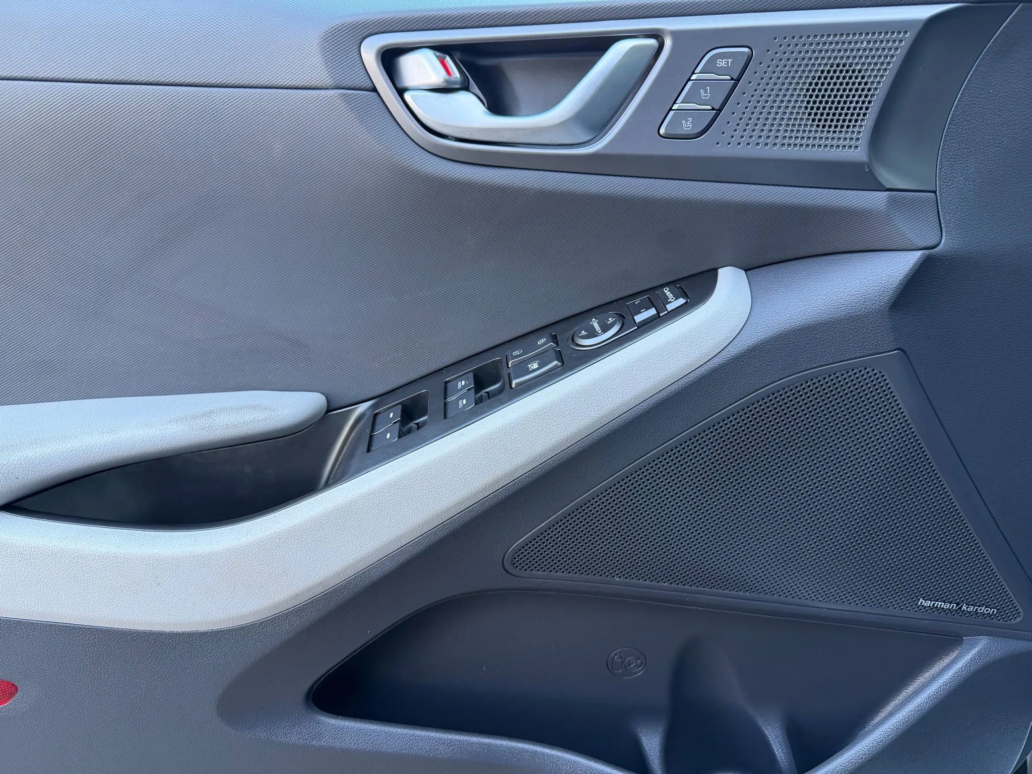 Used 2021 Hyundai Ioniq Limited image 9