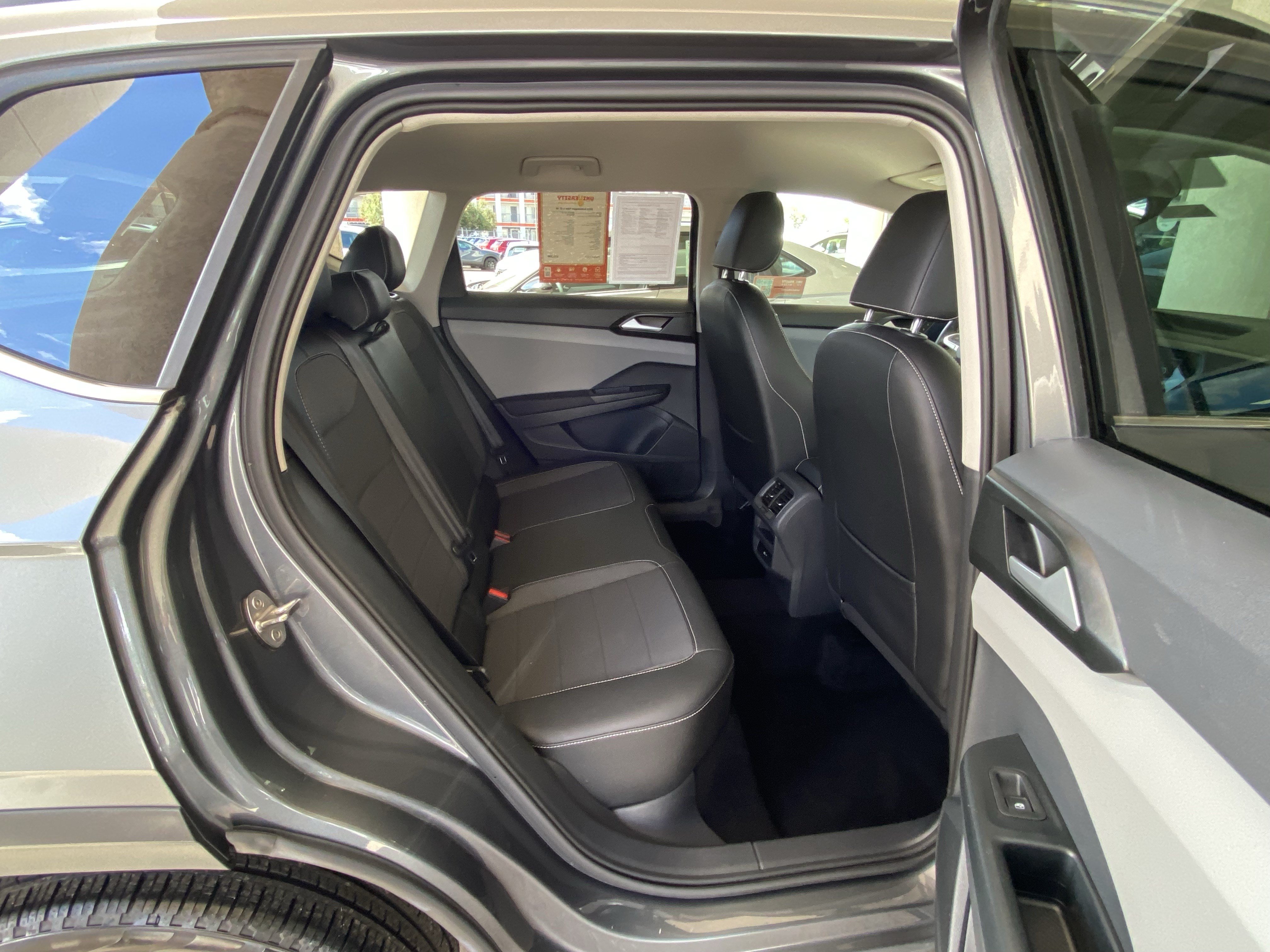 Certified 2023 Volkswagen Taos SE FWD image 38