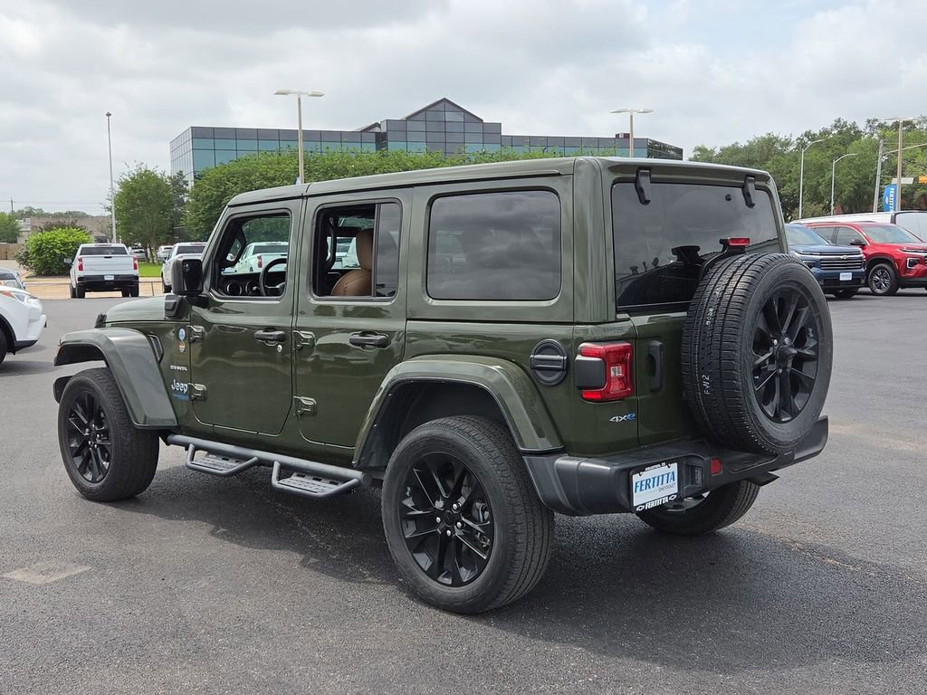 Used 2021 Jeep Wrangler Unlimited Sahara w/ Cold Weather Group AWD/4WD image 15