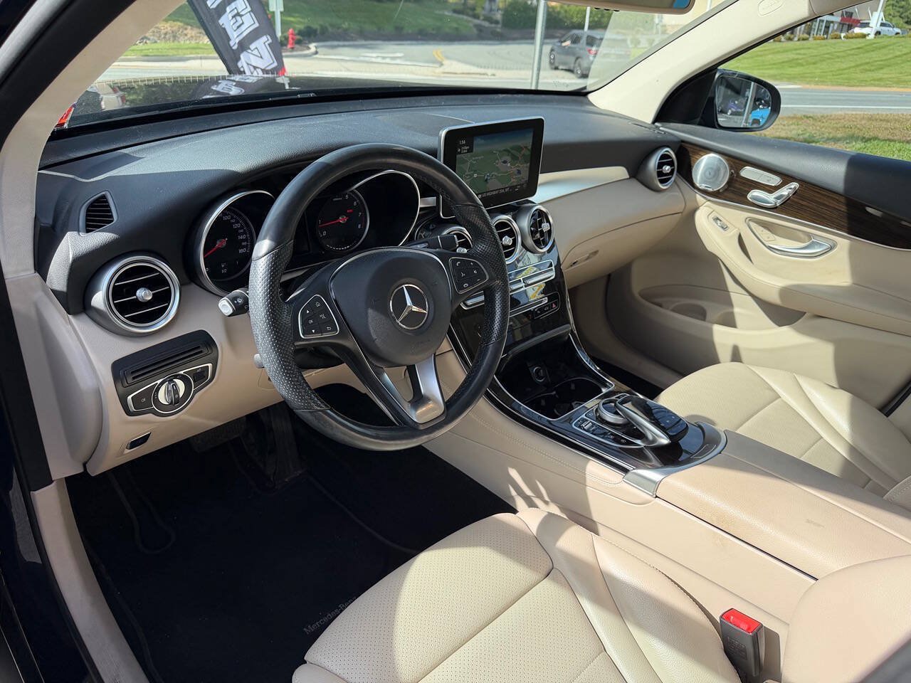 Used 2018 Mercedes-Benz GLC 300 4MATIC image 11