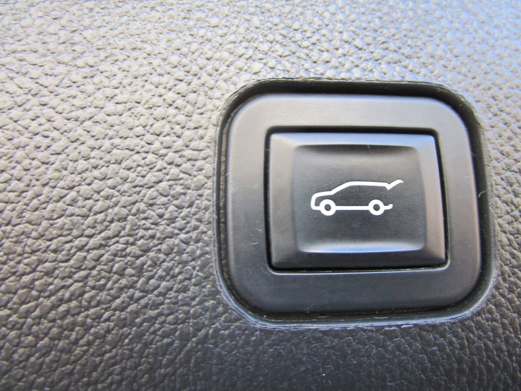 Used 2013 Cadillac SRX Luxury image 15