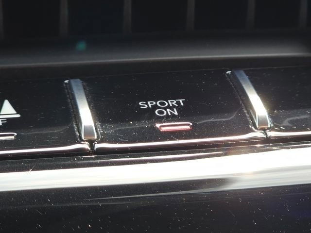 Used 2023 Jeep Grand Cherokee Laredo AWD/4WD image 15