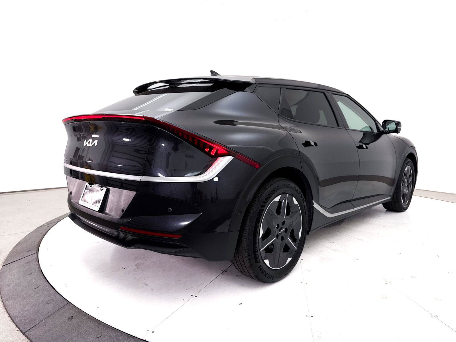 Used 2025 Kia EV6 Light w/ Light LR Technology Package RWD image 19
