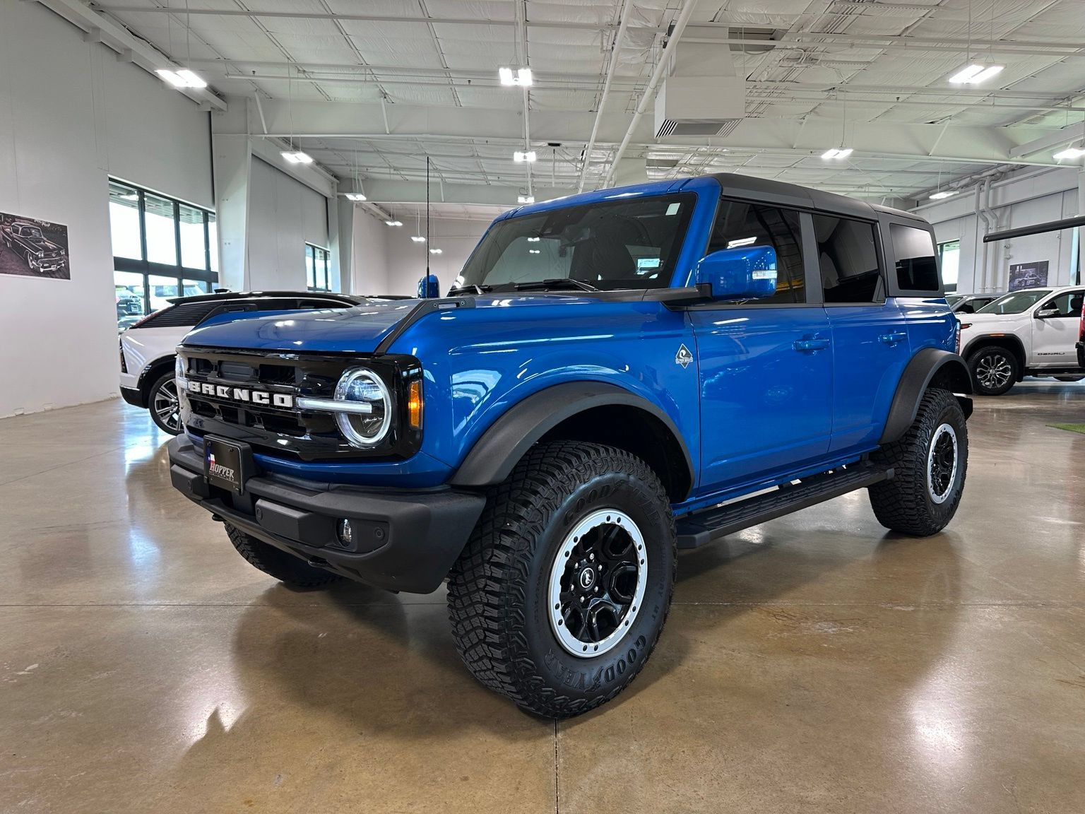 Used 2022 Ford Bronco Outer Banks w/ Sasquatch Package AWD/4WD image 3