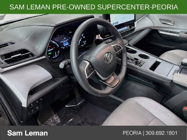 Used 2025 Toyota Sienna XLE w/ XLE Plus Package AWD/4WD image 9