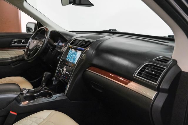 Used 2018 Ford Explorer Platinum image 15