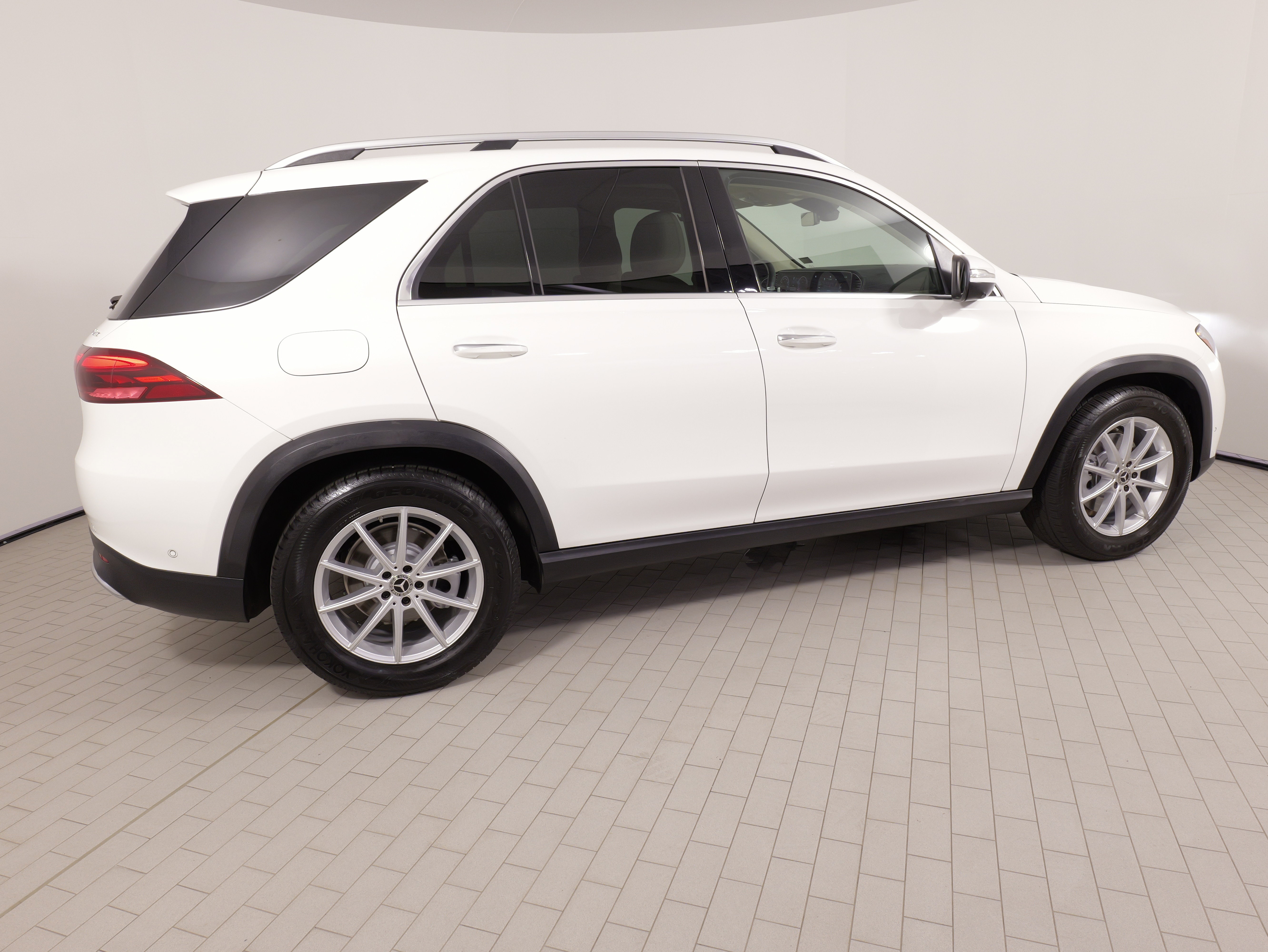 Used 2024 Mercedes-Benz GLE 350 4MATIC image 9