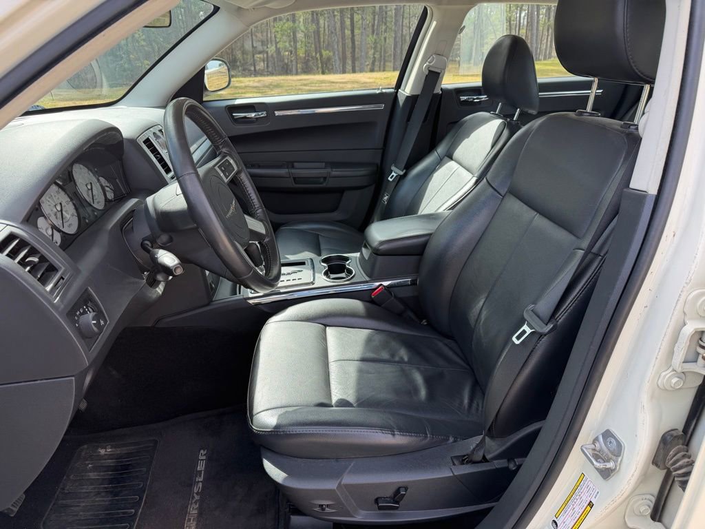Used 2010 Chrysler 300 Touring image 10