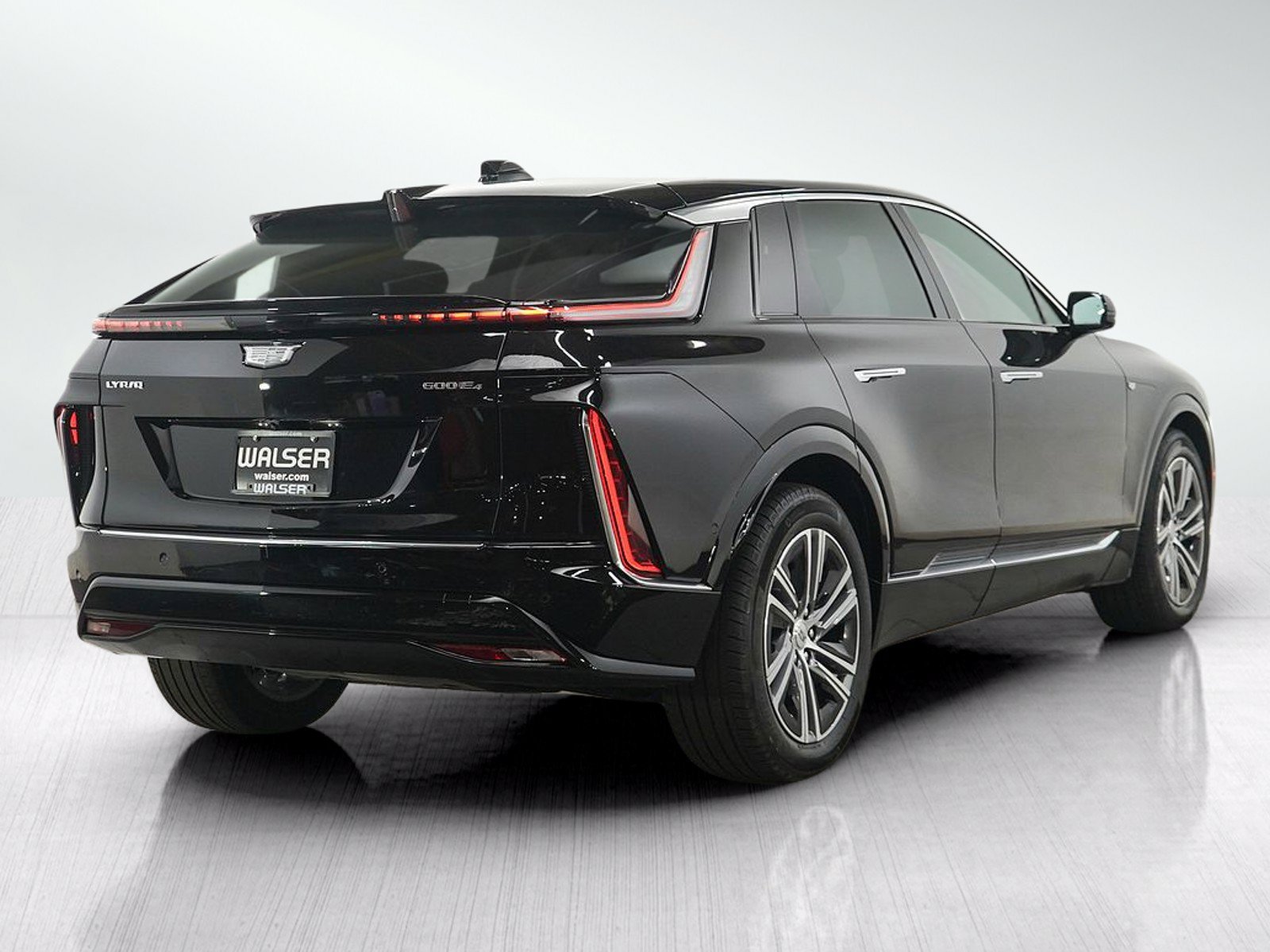 Used 2025 Cadillac Lyriq Luxury w/ LPO, Floor Liner Package AWD/4WD image 5