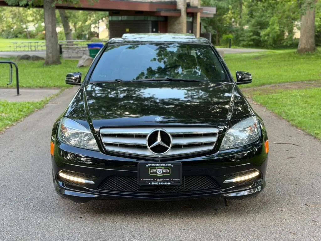 Used 2011 Mercedes-Benz C 300 4MATIC Sedan image 2