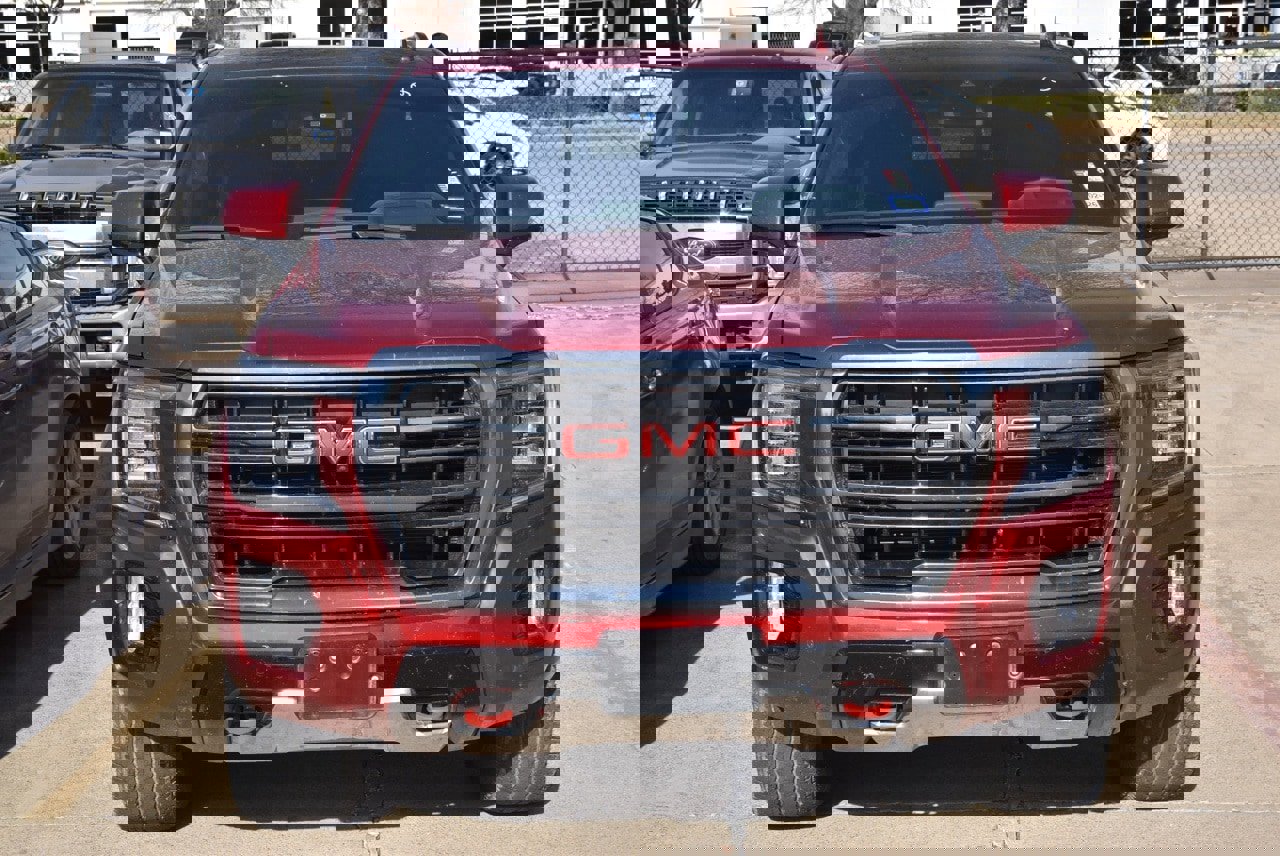 Used 2024 GMC Yukon XL AT4 w/ Technology Package image 3