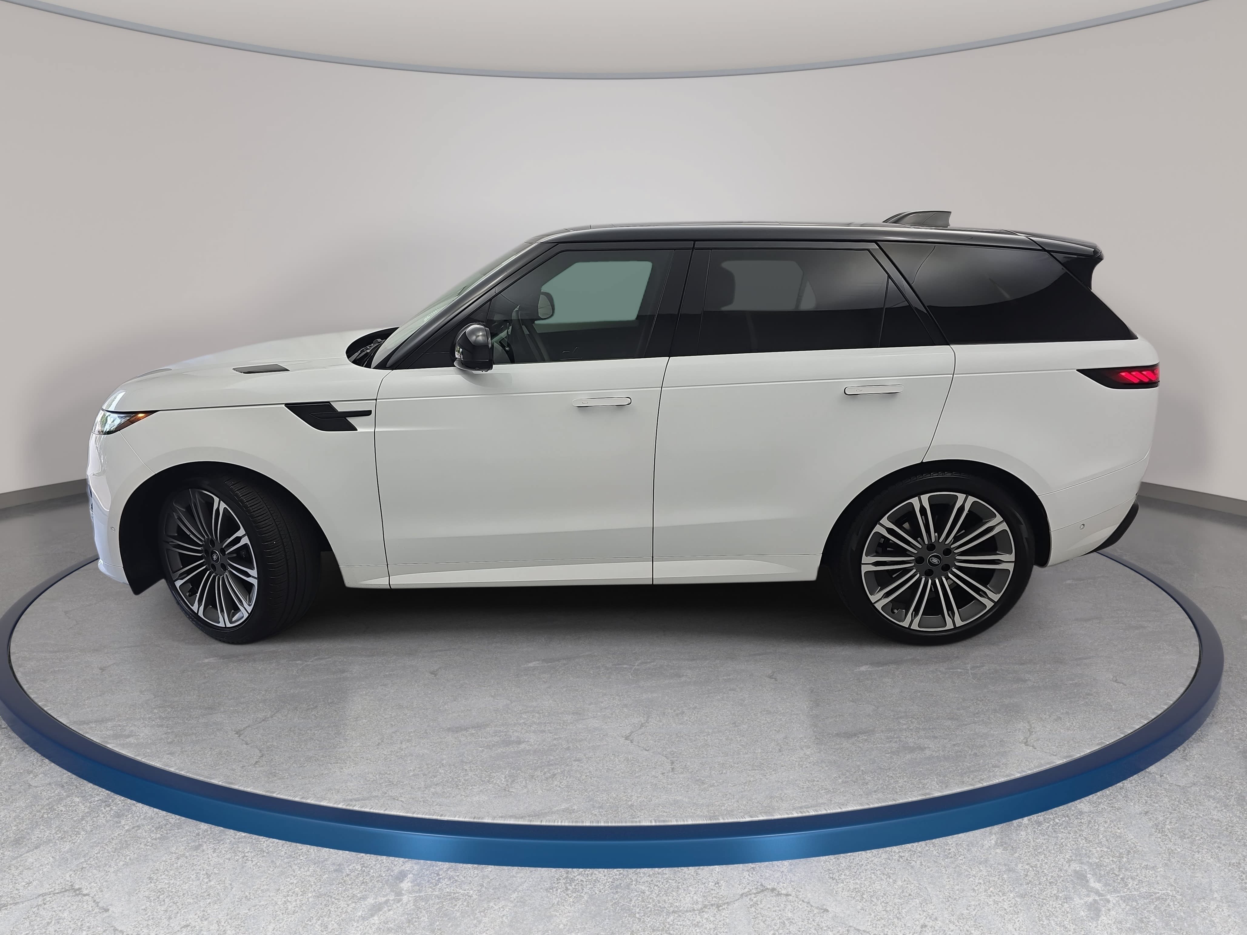 Certified 2024 Land Rover Range Rover Sport Dynamic SE AWD/4WD image 8