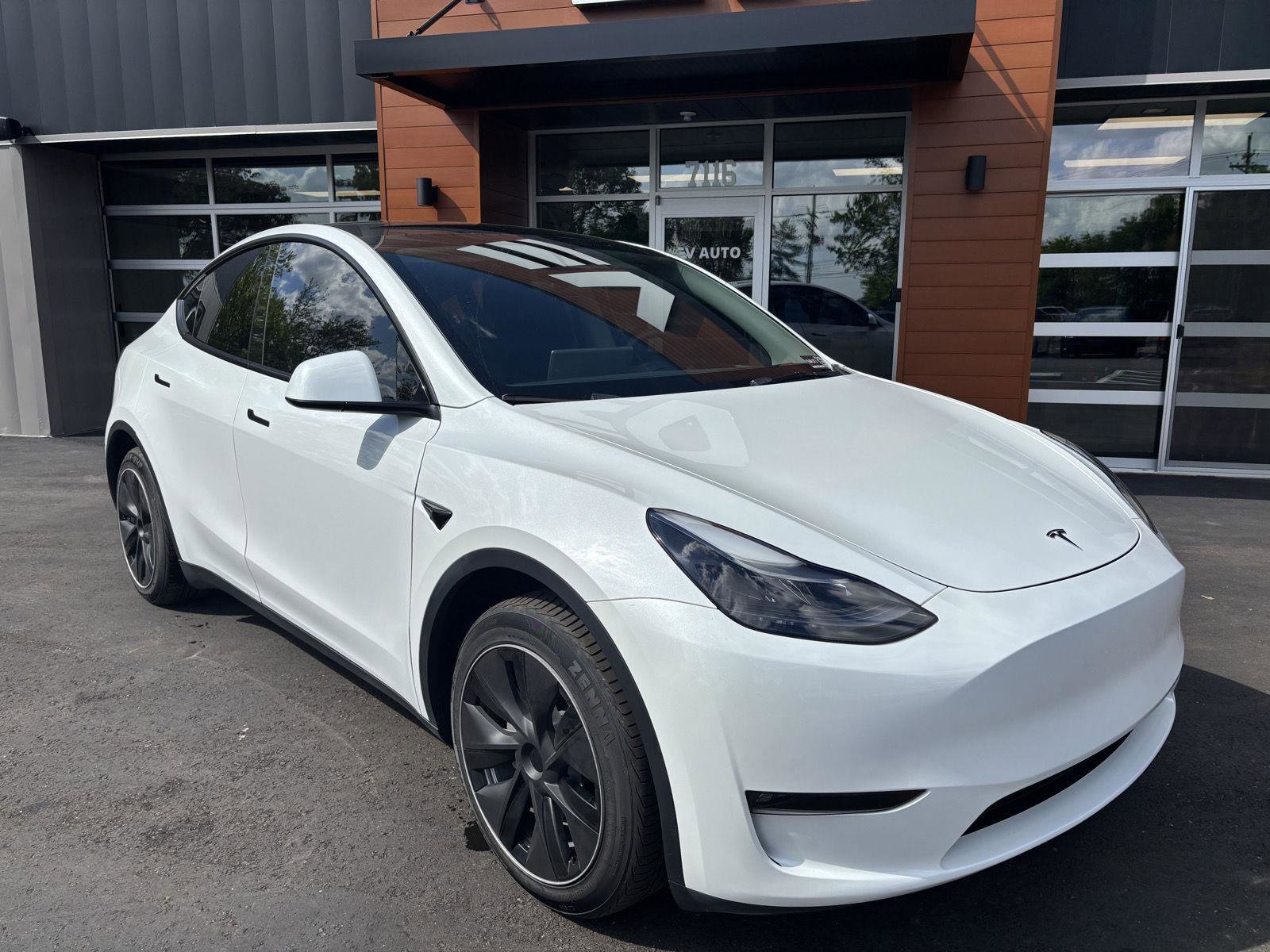 Used 2023 Tesla Model Y Long Range AWD/4WD image 3