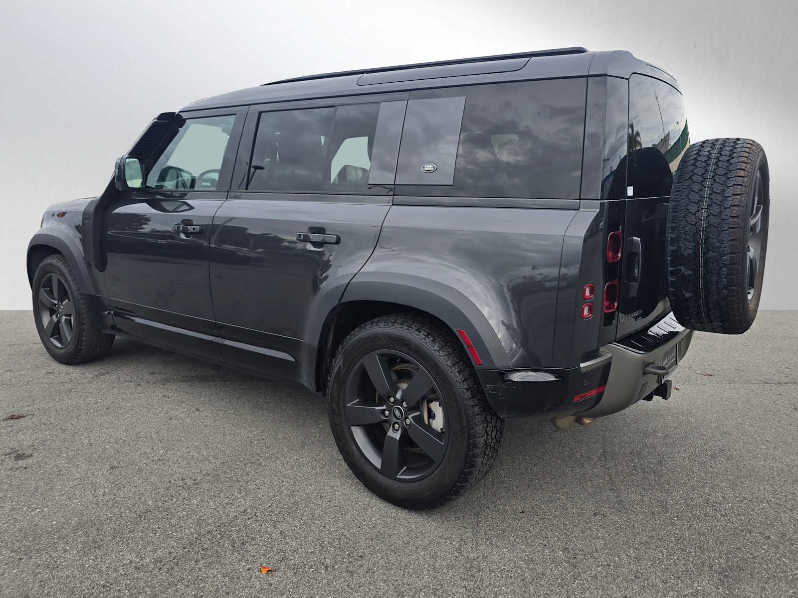 Used 2022 Land Rover Defender 110 X-Dynamic HSE image 5