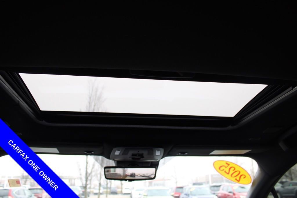 Used 2025 Toyota Sienna Platinum image 31