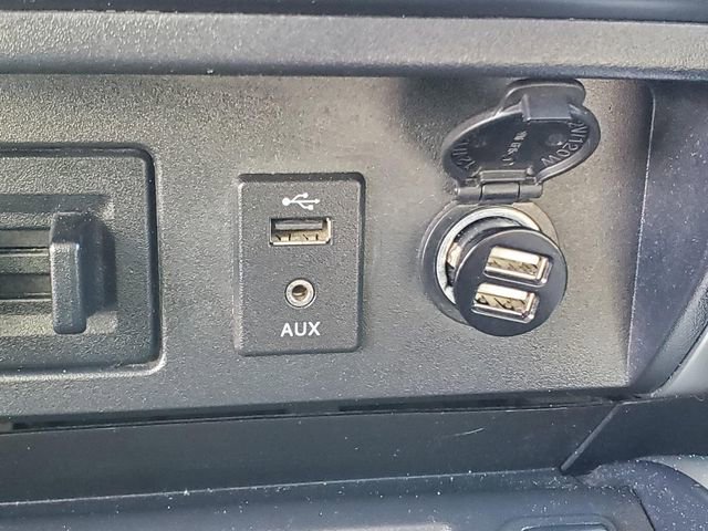 Used 2017 Nissan Titan SV image 24