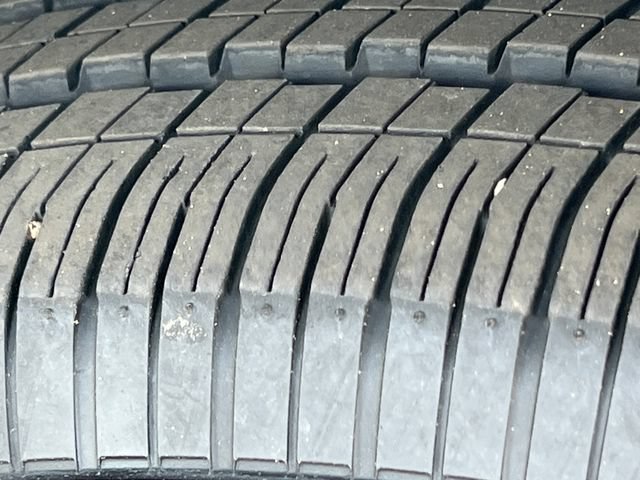 Used 2025 Chrysler Pacifica Select FWD image 9