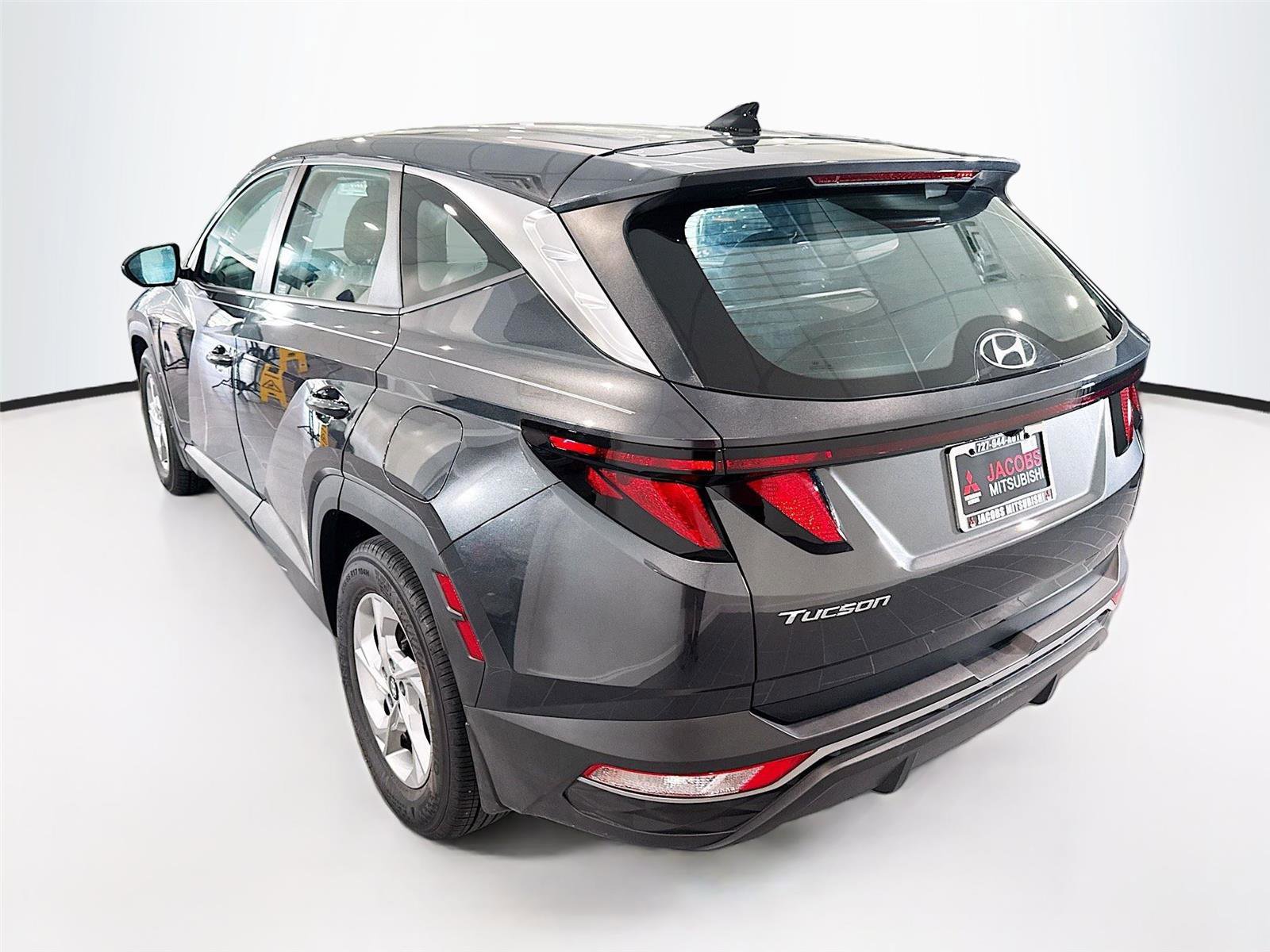 Used 2023 Hyundai Tucson SE image 3