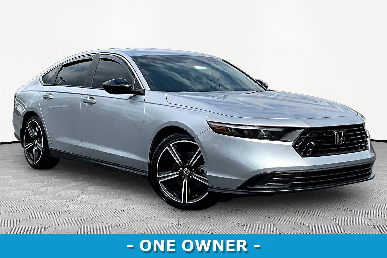 Used 2025 Honda Accord Sport image 3