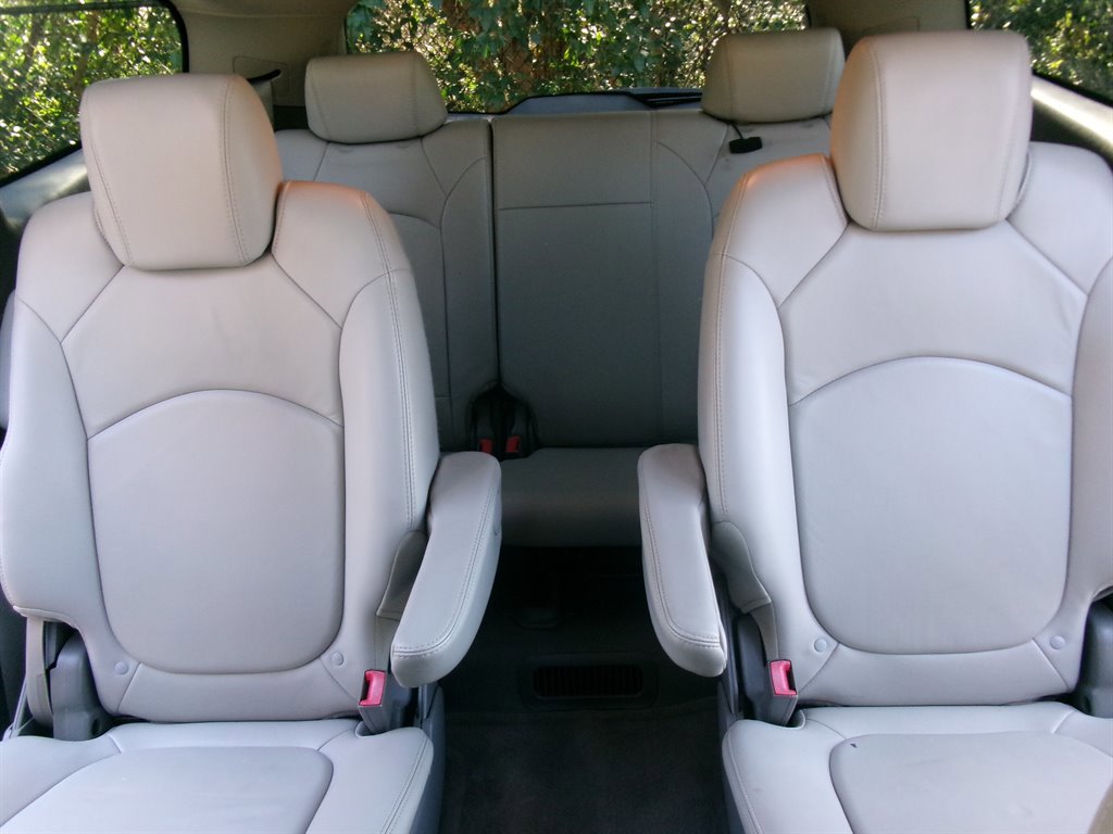 Used 2009 Chevrolet Traverse LT image 35