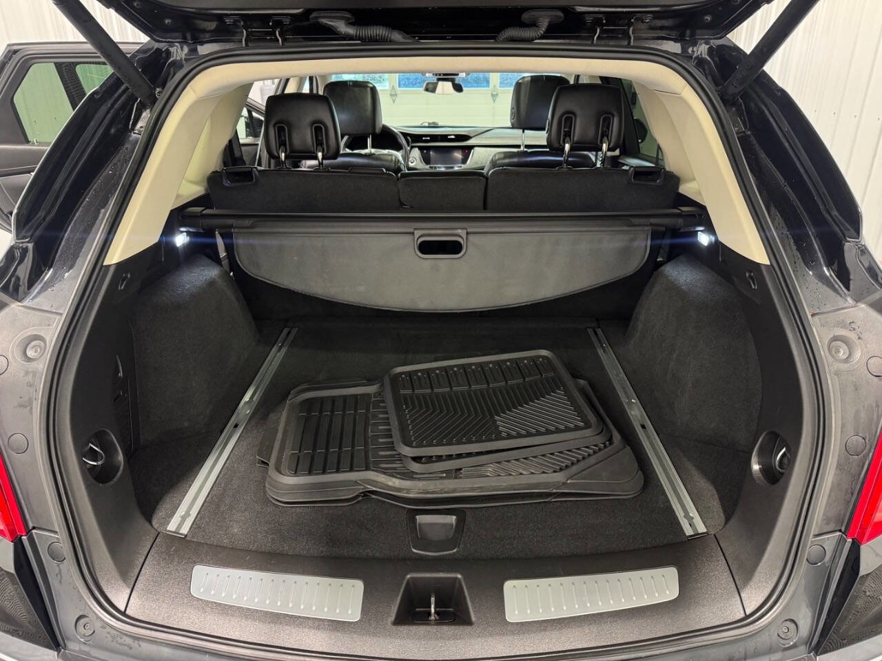 Used 2017 Cadillac XT5 Premium Luxury AWD/4WD image 17