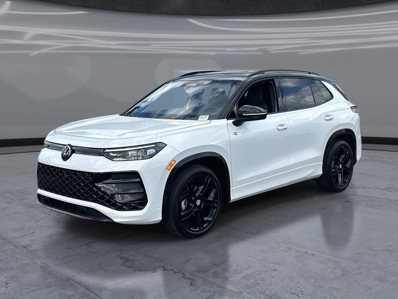 New 2026 Volkswagen Tiguan SE R-Line FWD image 1