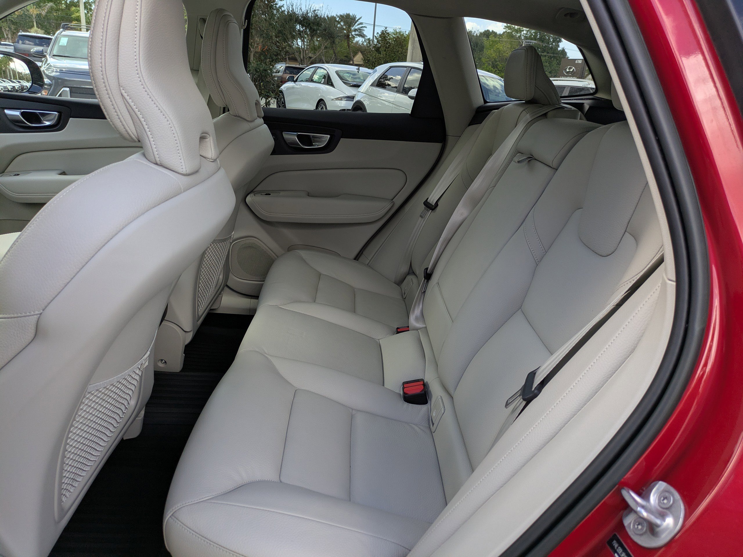 Used 2023 Volvo XC60 B5 Plus w/ Protection Package Premier image 15