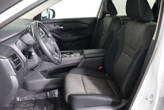 Used 2025 Nissan Rogue SV FWD image 13