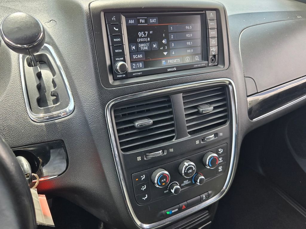 Used 2018 Dodge Grand Caravan SE FWD image 23