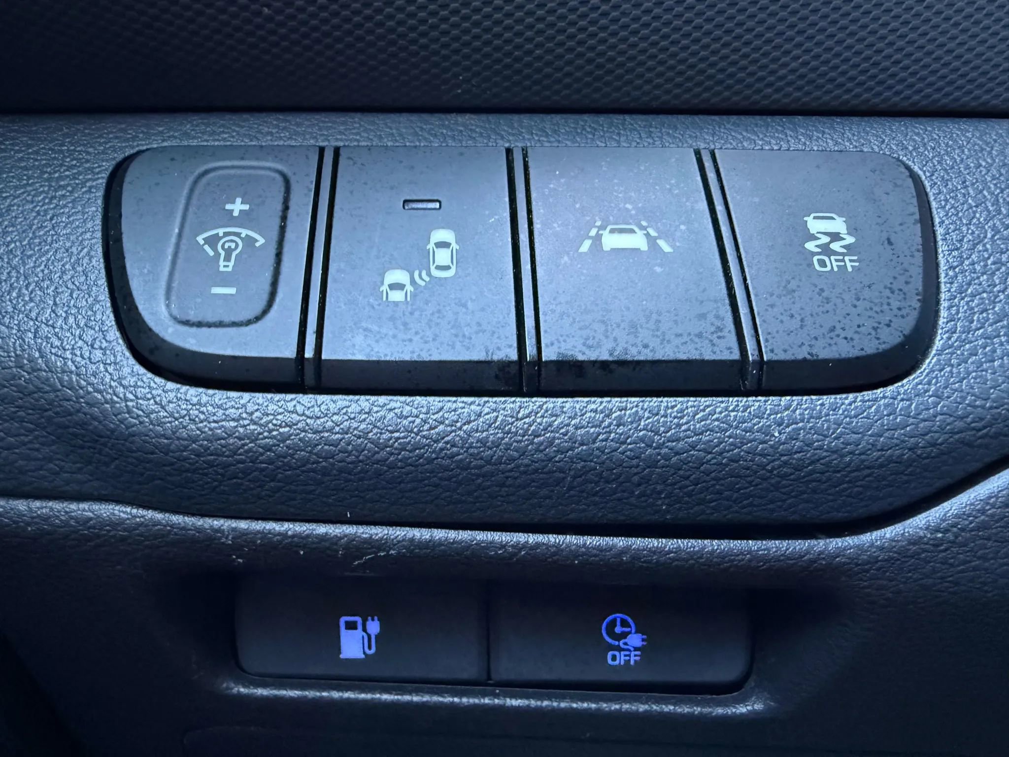 Used 2021 Hyundai Ioniq Limited image 24