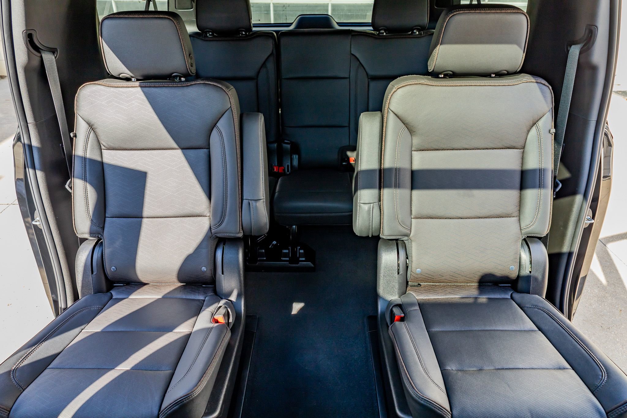 Used 2024 Chevrolet Suburban High Country image 34