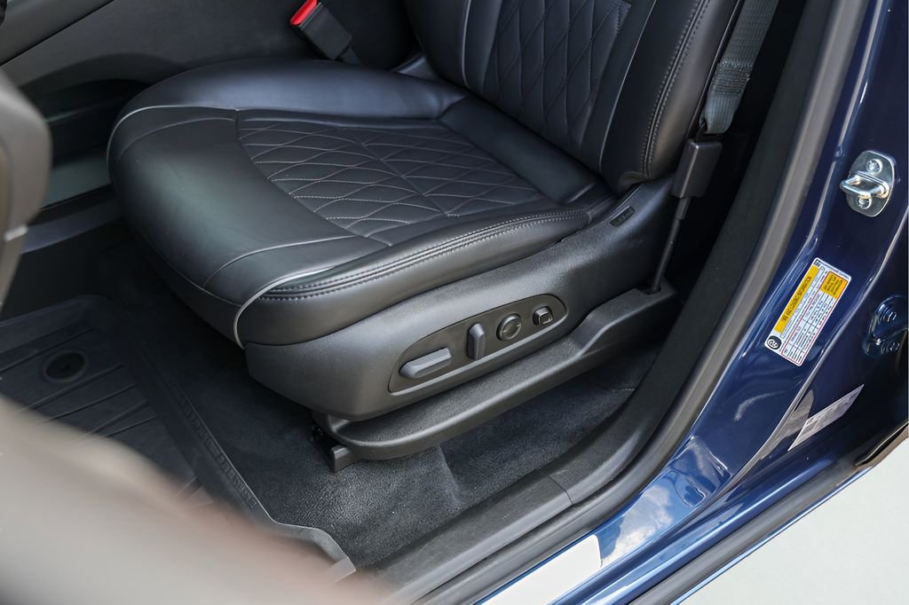 Used 2023 Buick Enclave Avenir w/ Avenir Technology Package image 11