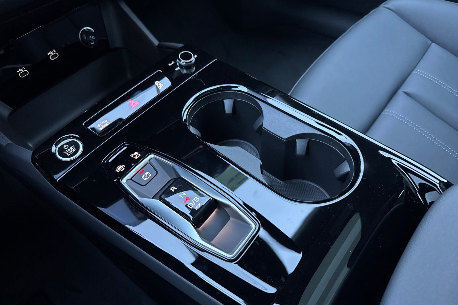 New 2025 Audi A6 e-tron Premium image 18