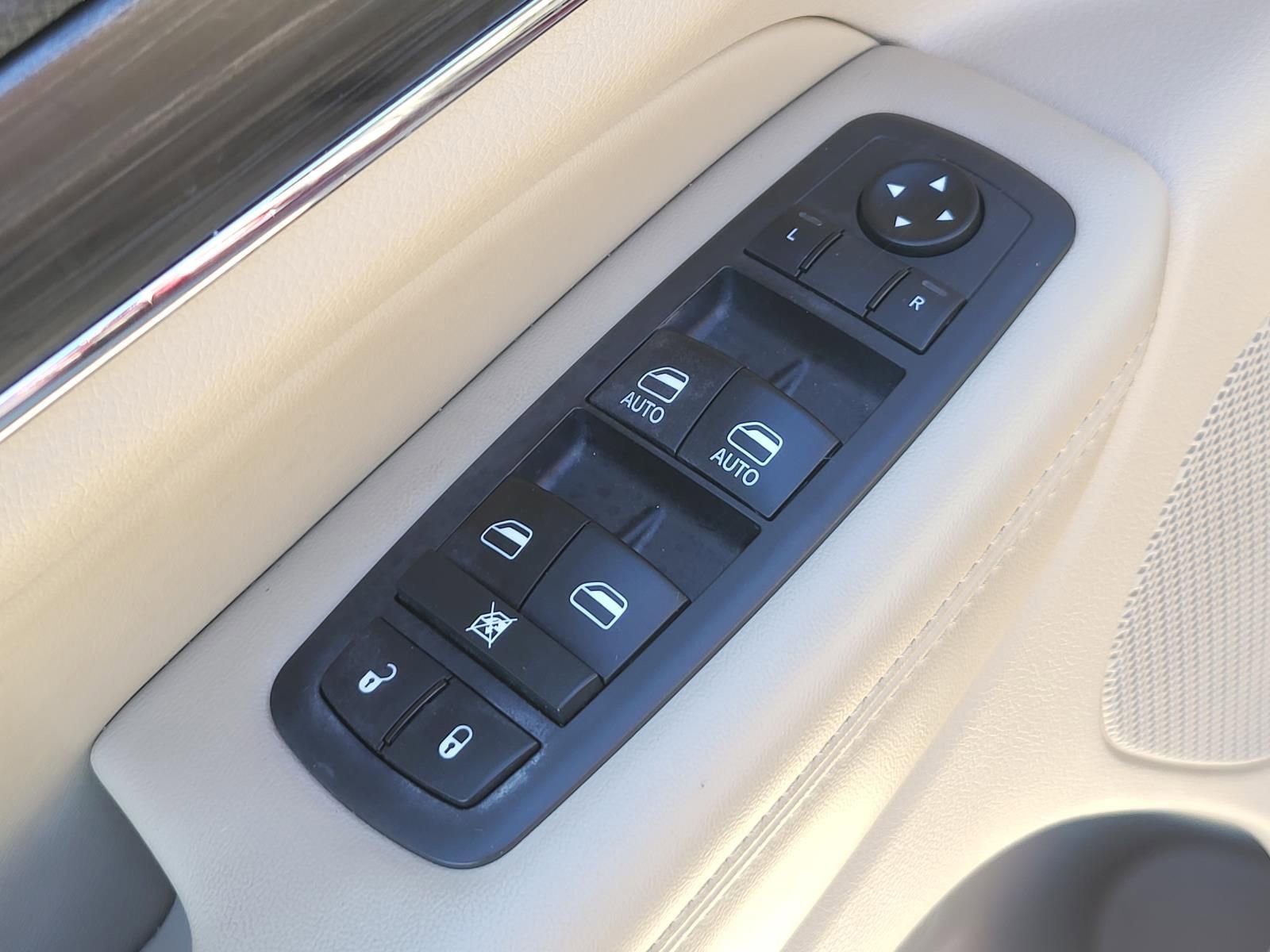 Used 2020 Jeep Grand Cherokee Limited image 25