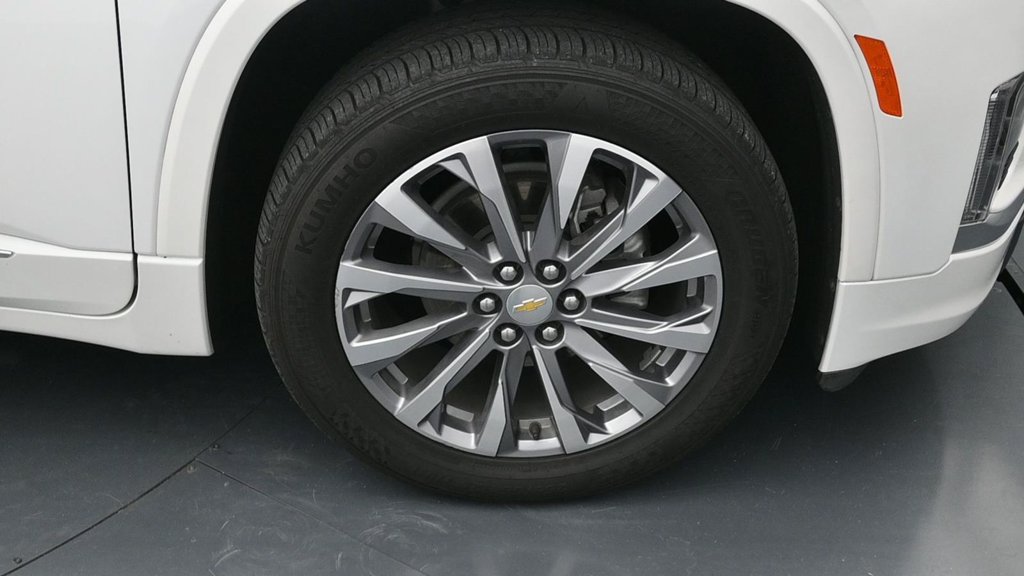 Used 2023 Chevrolet Traverse Premier FWD image 17