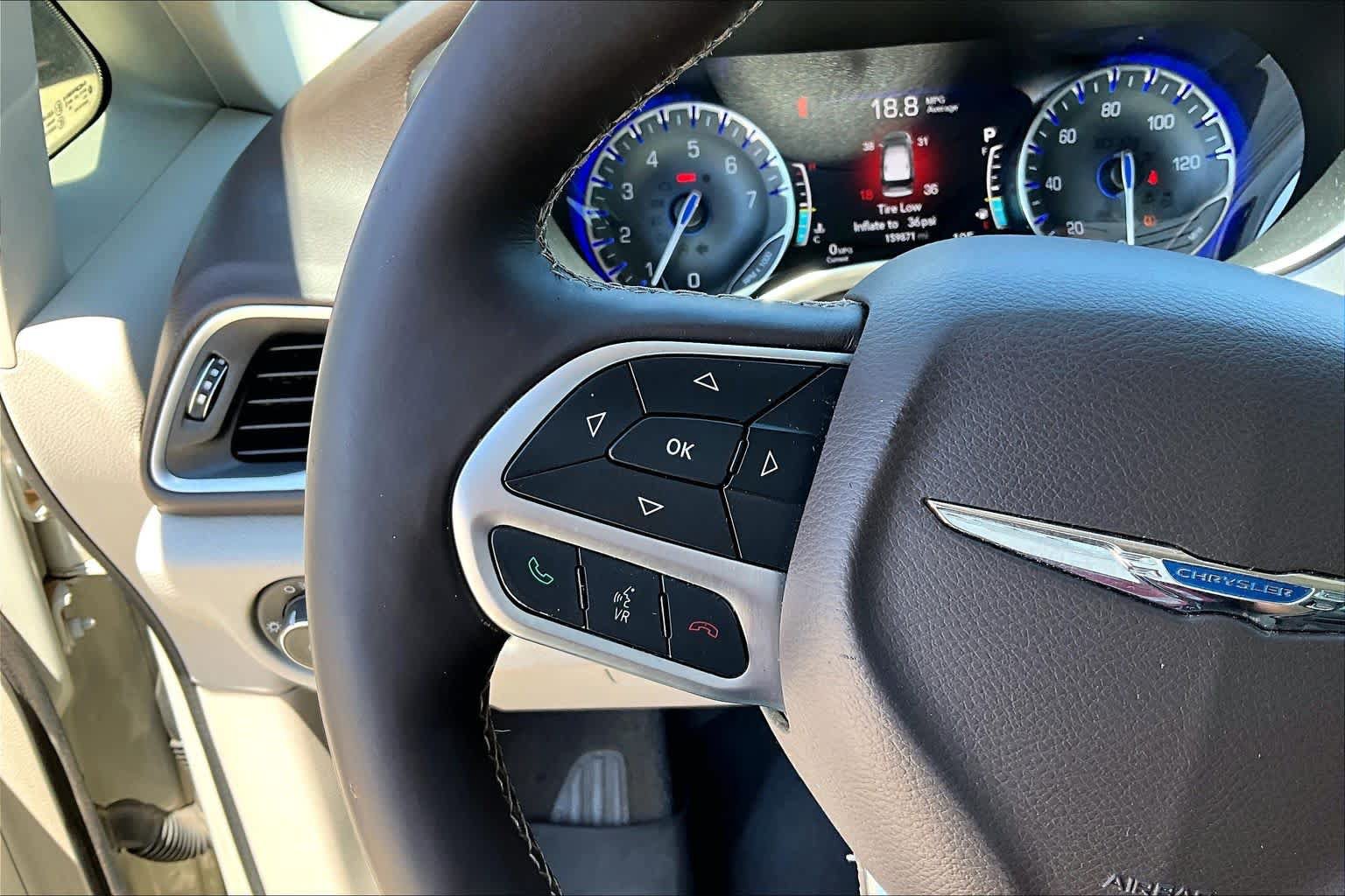 Used 2017 Chrysler Pacifica Touring-L Plus FWD image 19