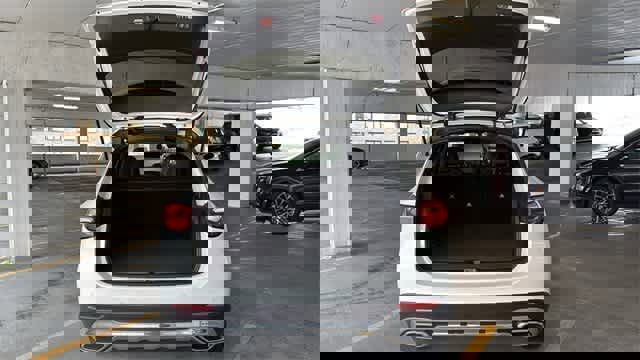 Used 2025 Mercedes-Benz GLC 300 4MATIC image 49