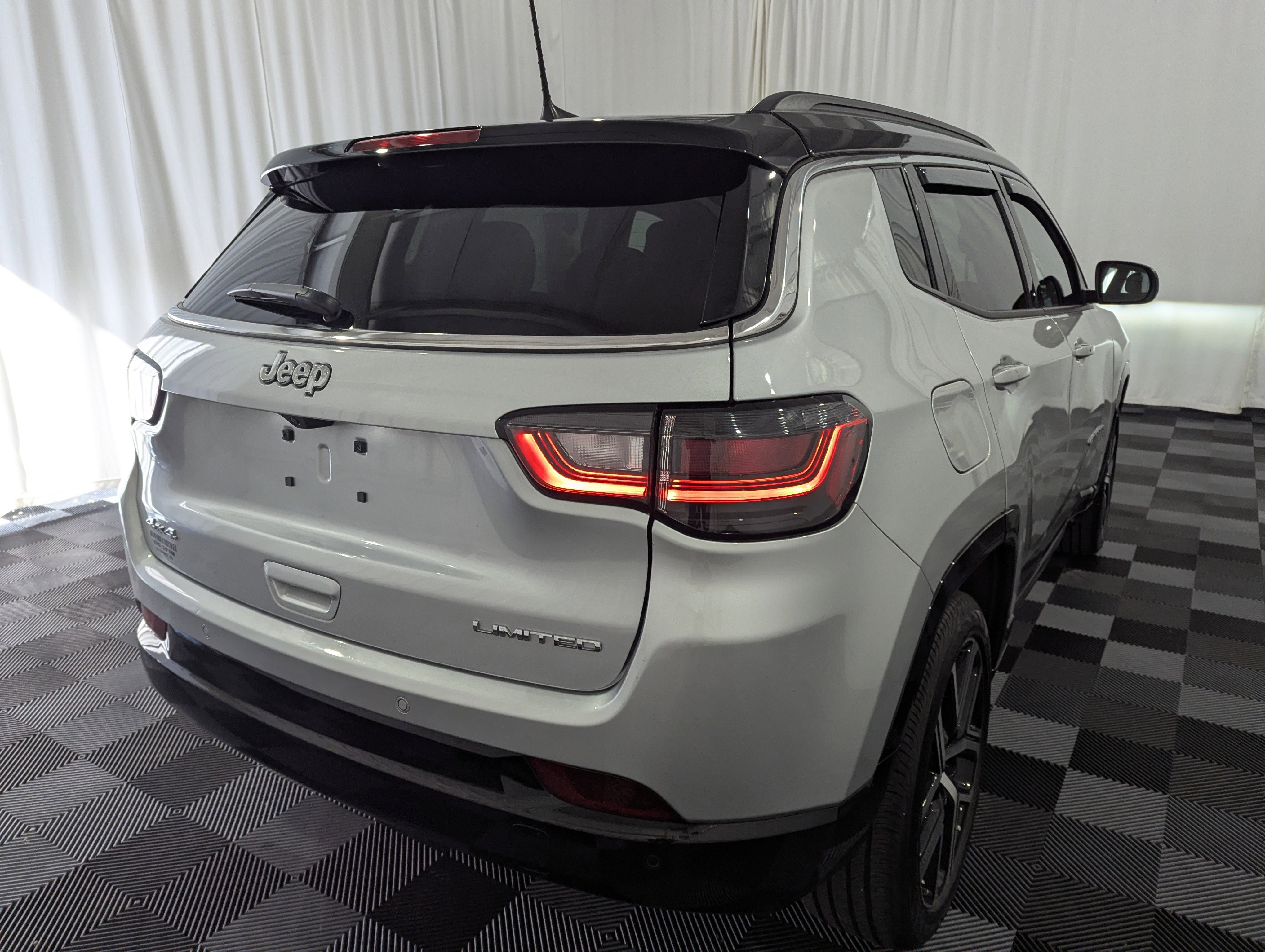 Used 2025 Jeep Compass Limited w/ Elite Group AWD/4WD image 7