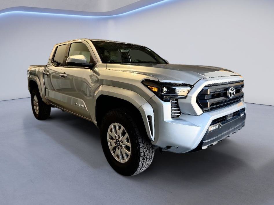 Used 2024 Toyota Tacoma SR5 AWD/4WD image 3
