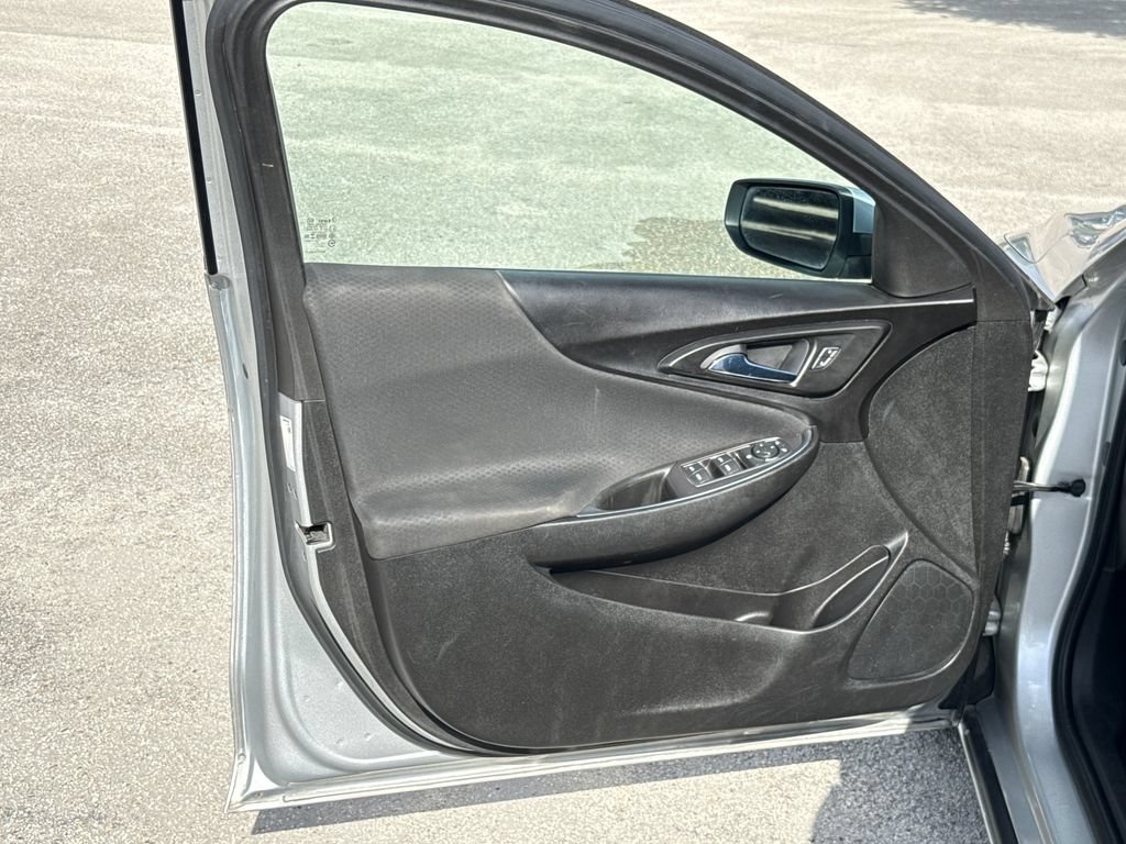 Used 2018 Chevrolet Malibu LT FWD image 14