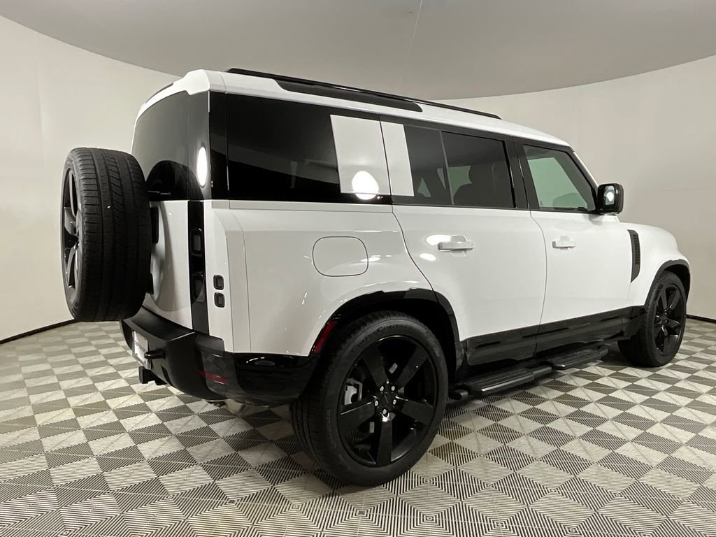 New 2026 Land Rover Defender 110 X-Dynamic SE image 2