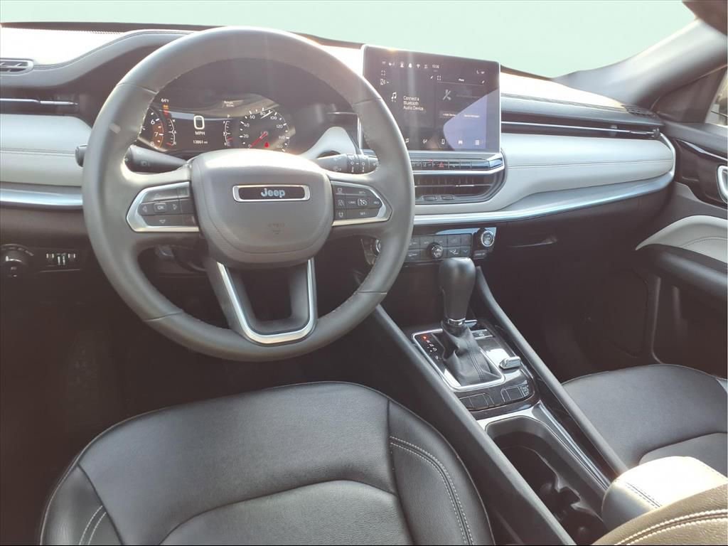 Used 2025 Jeep Compass Limited image 3