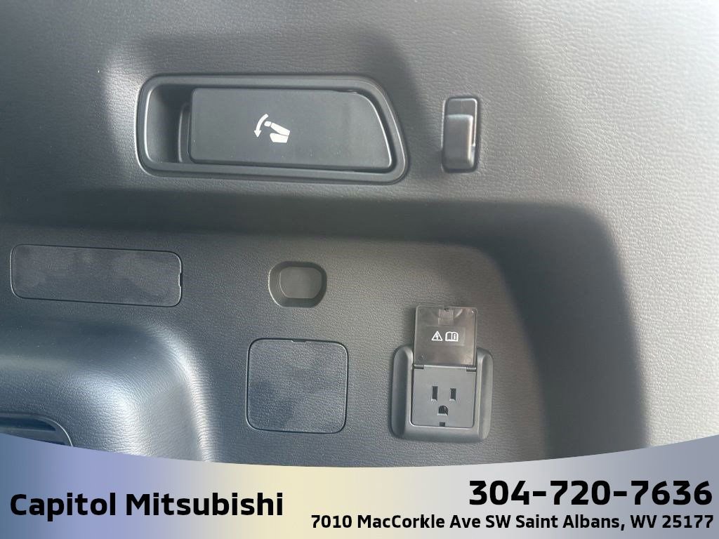 New 2025 Mitsubishi Outlander SEL Black Edition image 17
