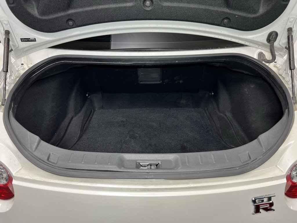 Used 2017 Nissan GT-R Premium image 37